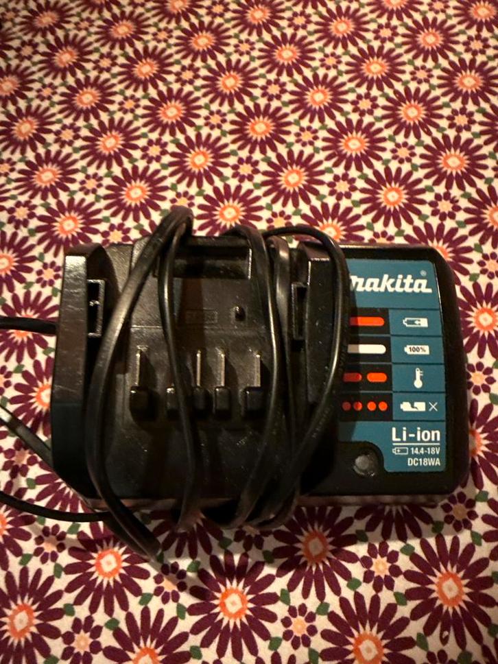 Makita DC18WA Accu Oplader, Doe-het-zelf en Verbouw, Gereedschap | Machine-onderdelen en Toebehoren, Gebruikt, Ophalen of Verzenden