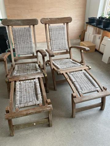 Twee mooie ligstoelen beschikbaar voor biedingen