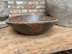 Oude schaal van hout uit Nepal, Gebruikt, Schaal, Rond, Ophalen of Verzenden