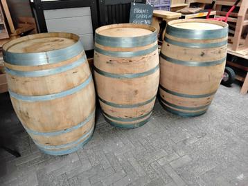 Regentonnen statafel wijn of whisky vaten  beschikbaar voor biedingen