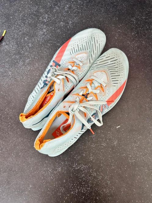 HOKA One One Spike schoenen – maat 42⅔ (UK 8.5 / US 10.5), Sport en Fitness, Loopsport en Atletiek, Zo goed als nieuw, Hardloopschoenen
