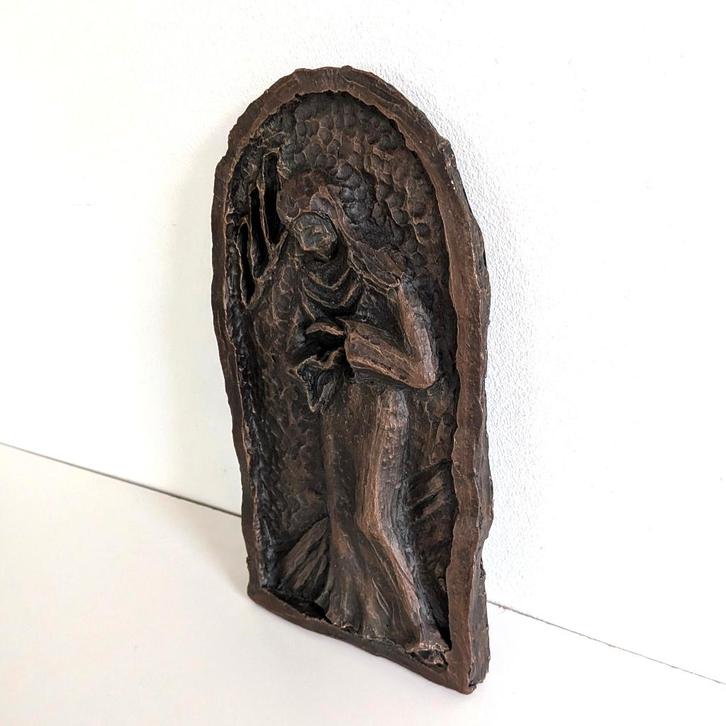 Bronzen plaquette of wand sculptuur van een vrouw, Antiek en Kunst, Antiek | Koper en Brons, Brons, Ophalen of Verzenden