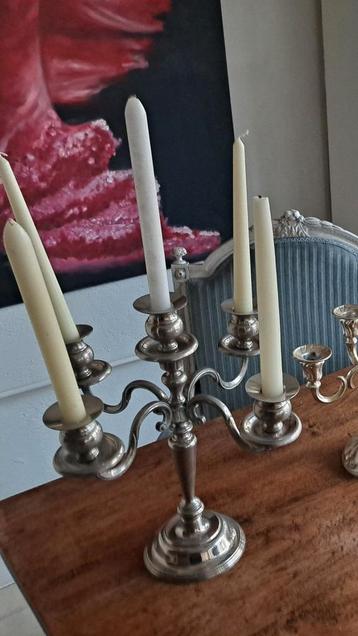 Mooie kandelaars beschikbaar voor biedingen