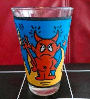 Glas met Rode Duivel beschikbaar voor biedingen