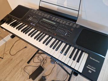 Technics KN1200 Keyboard met Standaard en Pedaal beschikbaar voor biedingen