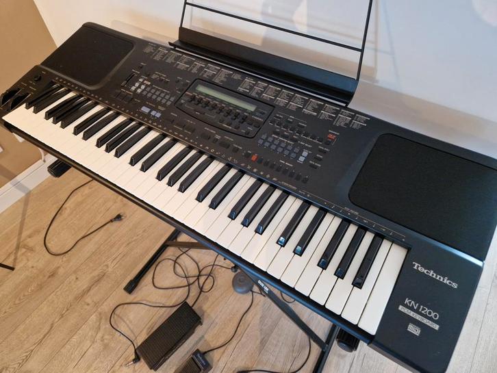 Technics KN1200 Keyboard met Standaard en Pedaal, Muziek en Instrumenten, Keyboards, Gebruikt, 61 toetsen, Technics, Aanslaggevoelig