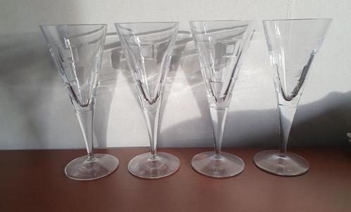 Vier wijn cocktail glazen design, Huis en Inrichting, Keuken | Servies, Nieuw, Glas of Glazen, Glas, Verzenden