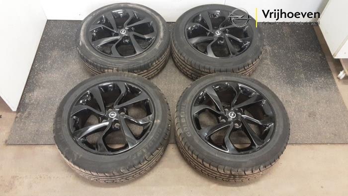Velgen set + banden van een Opel Corsa (Corsa E 15-), Auto-onderdelen, Banden en Velgen, Personenwagen, Gebruikt, 3 maanden garantie