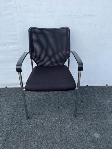 Stoel zwarte stof bekleed beschikbaar voor biedingen
