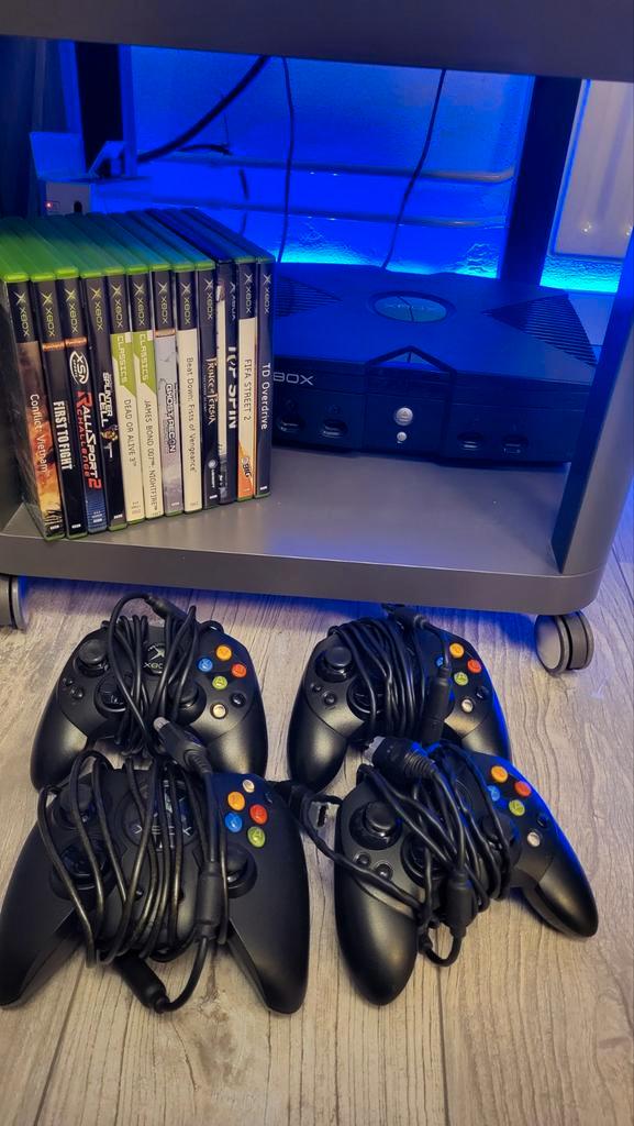 Xbox original met CFW, games en controllers, Spelcomputers en Games, Spelcomputers | Xbox Original, Zo goed als nieuw, Met 2 controllers