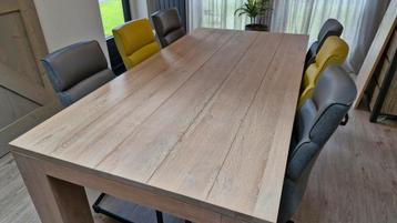Eikenhouten eettafel 200x100cm, zeer netjes beschikbaar voor biedingen