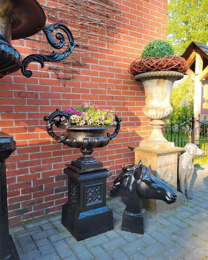Gietijzeren tuinvazen tuinvaas bloempot bloembak op sokkel, Tuin en Terras, Tuinvazen, Nieuw, Ophalen