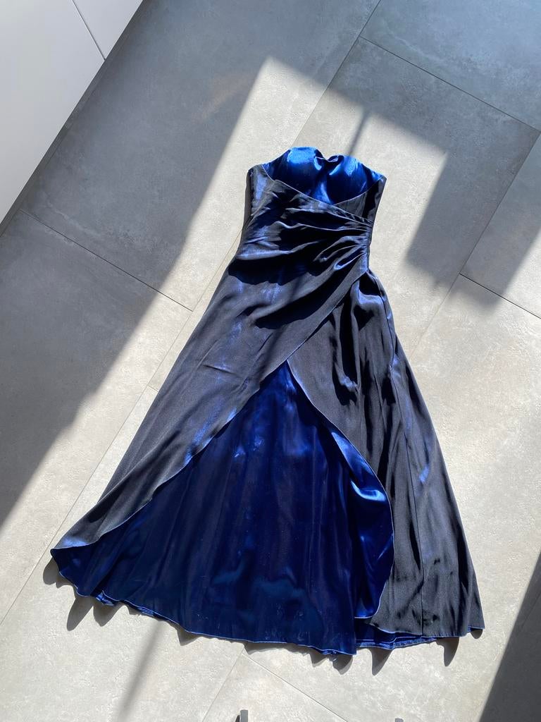 Elegante blauwe avondjurk met bijpassende stola zelfde stof, Kleding | Dames, Maat 38/40 (M), Blauw, Ophalen of Verzenden, Zo goed als nieuw