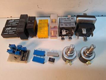 Elektronica Relais, Potmeters, Trimmers, Gelijkrichter beschikbaar voor biedingen