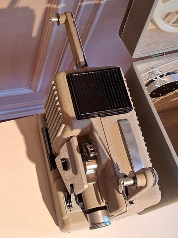 Eumig Super 8 filmprojector + doek in originele kist beschikbaar voor biedingen