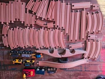 Houten treinbaan en treinen beschikbaar voor biedingen