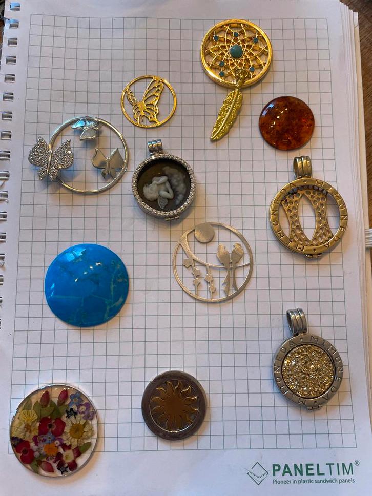 Mi Moneda Broches - ZGAN & Nieuw, Sieraden, Tassen en Uiterlijk, Kettingen, Zo goed als nieuw, Overige materialen, Goud, Met edelsteen