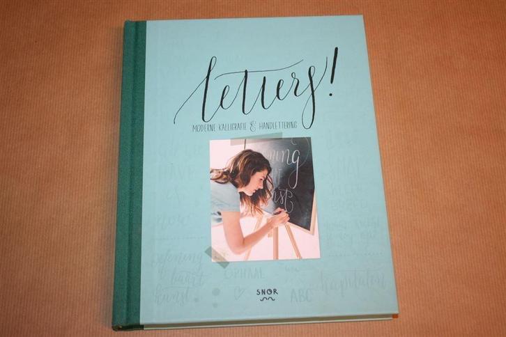 Letters! Moderne kalligrafie en handlettering, Boeken, Hobby en Vrije tijd, Zo goed als nieuw, Overige onderwerpen, Ophalen of Verzenden