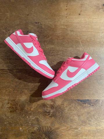 nike dunks beschikbaar voor biedingen