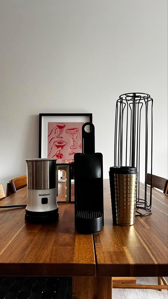 Complete barista set – Nespresso, melkopschuimer & cuphouder, Witgoed en Apparatuur, Koffiemachine-accessoires, Zo goed als nieuw
