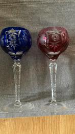 2 kristallen wijnglazen; donkerrood en blauw, Verzamelen, Glas en Borrelglaasjes, Ophalen, Zo goed als nieuw, Overige typen