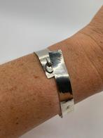 Z410 Prachtige zilveren modernist armband gehamerd, Sieraden, Tassen en Uiterlijk, Armbanden, Ophalen of Verzenden, X, Zilver