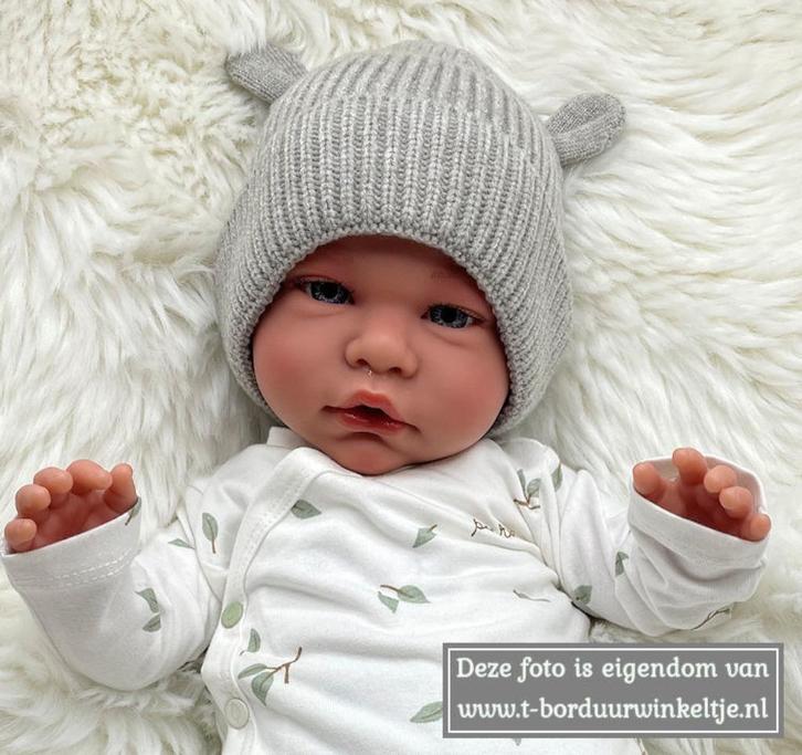 Gebreid mutsje grijs met oortjes (4 maten), Kinderen en Baby's, Kraamcadeaus en Geboorteborden, Nieuw, Kraamcadeau, Ophalen of Verzenden