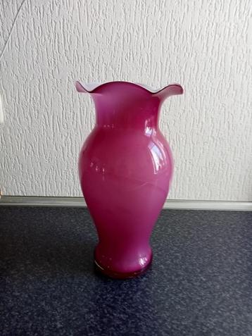 prachtige nieuwe glazen donker roze vaas (opaline) 32 cm beschikbaar voor biedingen
