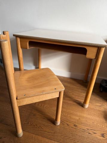Kinder /school bureau incl stoel beschikbaar voor biedingen
