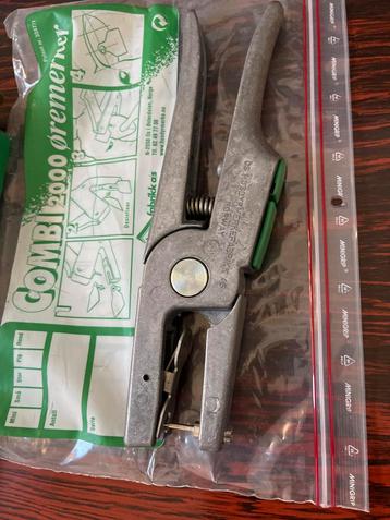 Oormerk tang beschikbaar voor biedingen