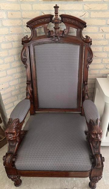 kasteel antieke fauteuil beschikbaar voor biedingen
