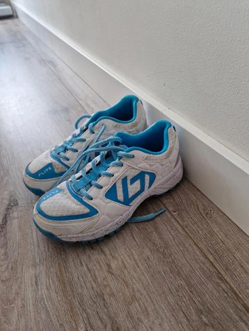 Brabo kunstgras schoenen  beschikbaar voor biedingen