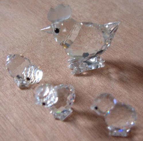 Swarovski Kristal Kip Mini met 3 kuikens Collectors Item, Verzamelen, Swarovski, Nieuw, Figuurtje, Ophalen of Verzenden