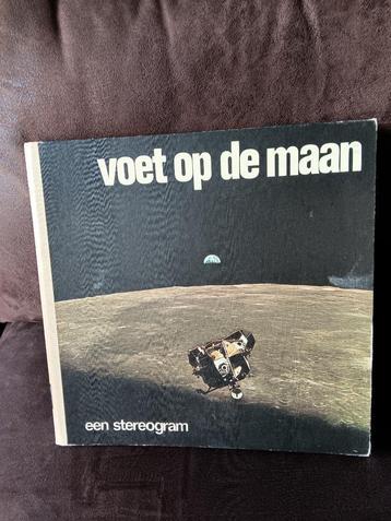 Voet op de Maan – Een Stereogram beschikbaar voor biedingen