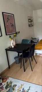 Klein zwart IKEA tafeltje met stoelen, Ophalen, Gebruikt, 50 tot 100 cm, Vierkant