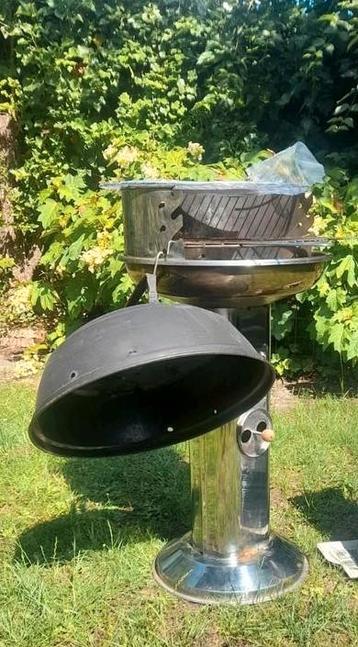 RVS Staande BBQ & Extra Rek beschikbaar voor biedingen