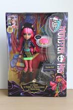 Monster High Howleen Wolf +Cushion - 13 Wishes #BBJ97 (NRFB), Ophalen of Verzenden, Nieuw, Fashion Doll