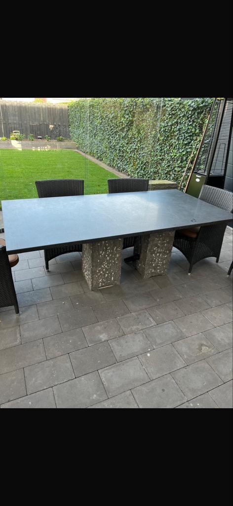 Robuuste natuurstenen tuintafel - Luxe uitstraling, Tuin en Terras, Tuintafels, Gebruikt, Rechthoekig, Overige materialen, Ophalen of Verzenden