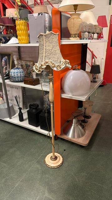 Lamp beschikbaar voor biedingen