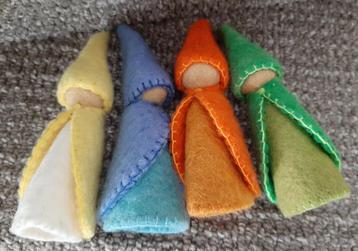 Vilten popjes 14 cm beschikbaar voor biedingen