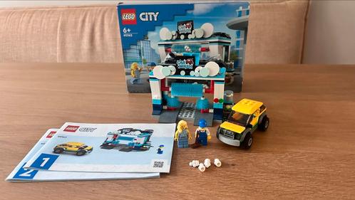 LEGO City 60362 Autowasstraat – Compleet met Doos & Boekjes, Kinderen en Baby's, Speelgoed | Duplo en Lego, Zo goed als nieuw