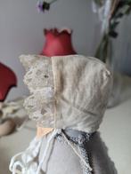 vintage zeer klein poppen mutsje