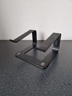 Laptopstandaard macbook houder matzwart design metaal, Computers en Software, Laptopstandaarden, Ophalen of Verzenden, Zo goed als nieuw