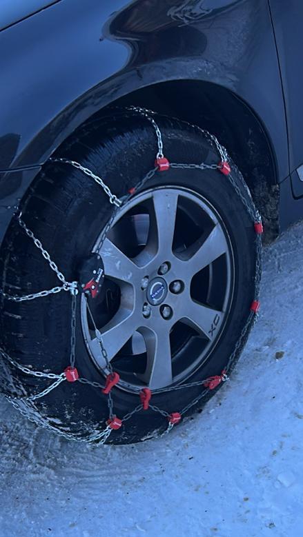 Winterbanden op volvo XC 60 lichtmetalen velgen + kettingen, Auto-onderdelen, Banden en Velgen, Banden en Velgen, Winterbanden