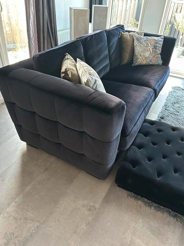 Zwarte fluwelen/velvet 3-zits bank + hocker Manhatten Style, Huis en Inrichting, Banken | Bankstellen, Zo goed als nieuw, Rechte bank