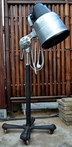 industriële vloerlamp authentieke droogkap,gietijzeren voet, Huis en Inrichting, Lampen | Vloerlampen, Ophalen, Zo goed als nieuw