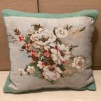 Prachtig handgemaakt kussen van wollen deken en borduurwerk, Ophalen of Verzenden, Nieuw, Rechthoekig