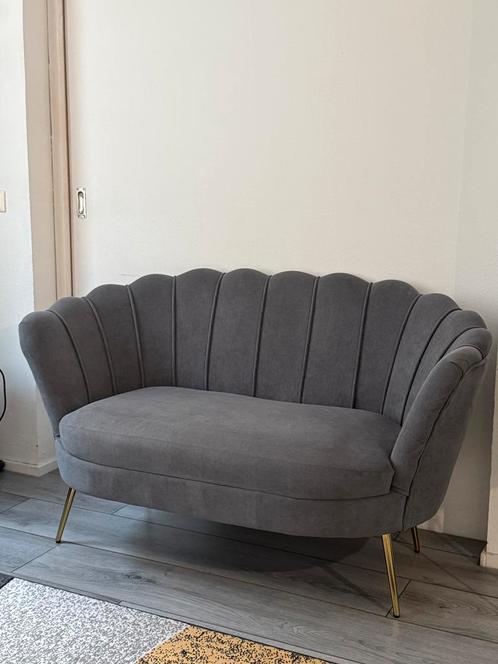 zitbank belle 2 zits velvet grijs, Huis en Inrichting, Banken | Sofa's en Chaises Longues, Zo goed als nieuw, Tweepersoons, Kunststof