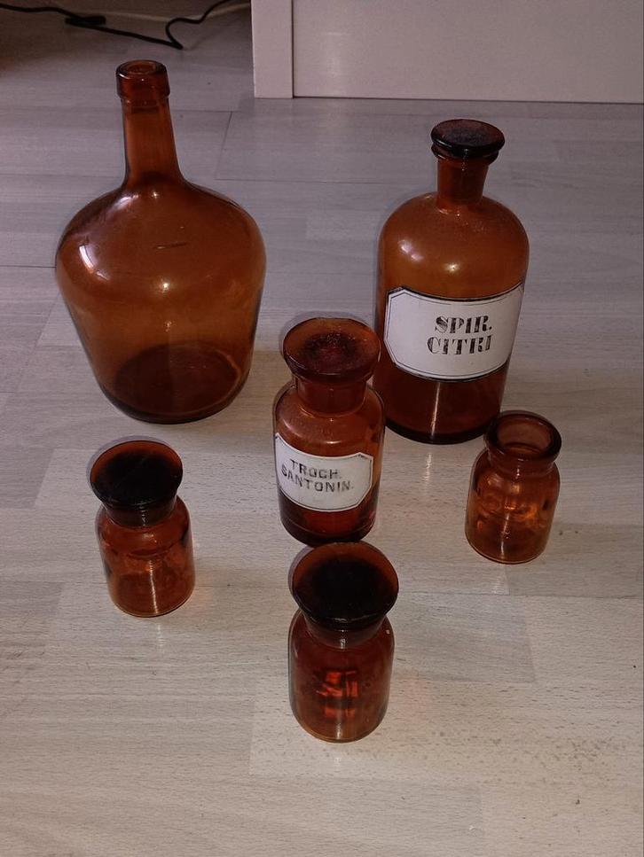 Medicijn flessen in bruine kleur. Authentiek en Oud, Antiek en Kunst, Antiek | Glas en Kristal, Ophalen of Verzenden