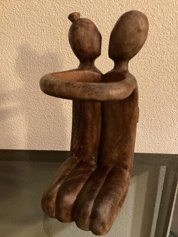Beeldje, houtsnijwerk, hoog 31 cm, €2,50, verliefd paar. beschikbaar voor biedingen